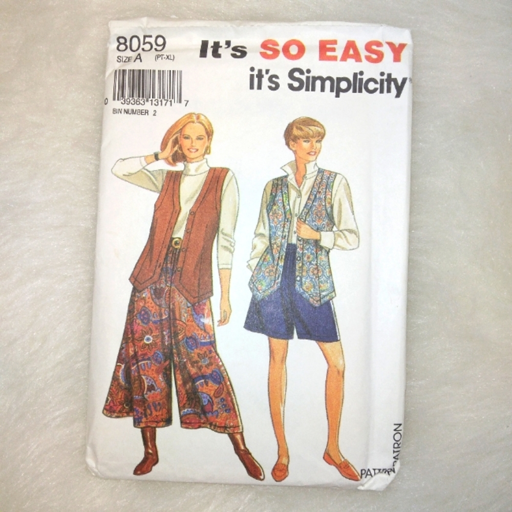 Simplicity 8059 Misses split skirt in 2 lengths and lined vest Size PT-XL
